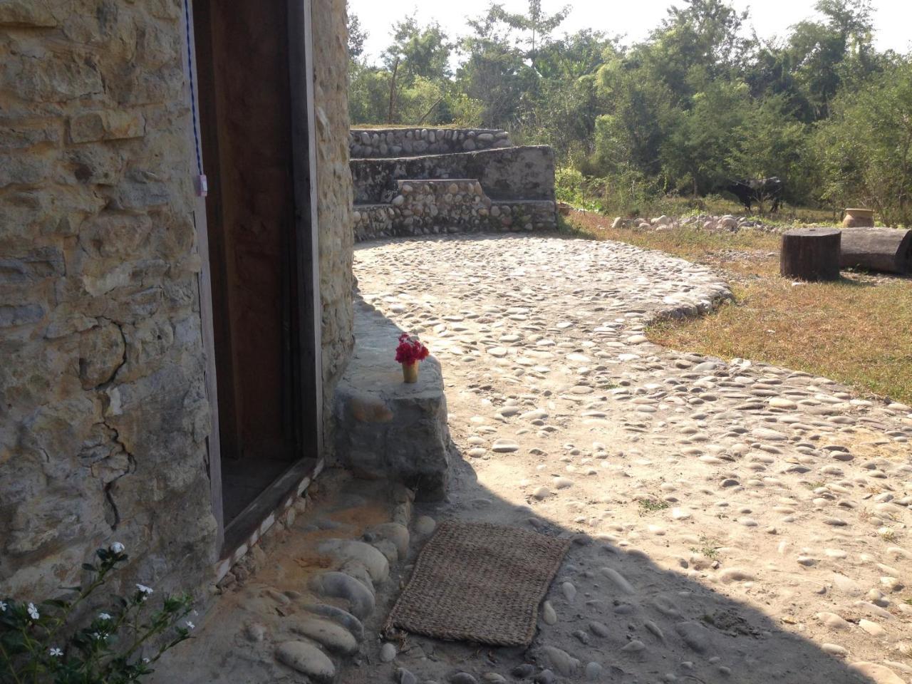 Shanta Ghar A Rustic Guesthouse Chitwan Dış mekan fotoğraf