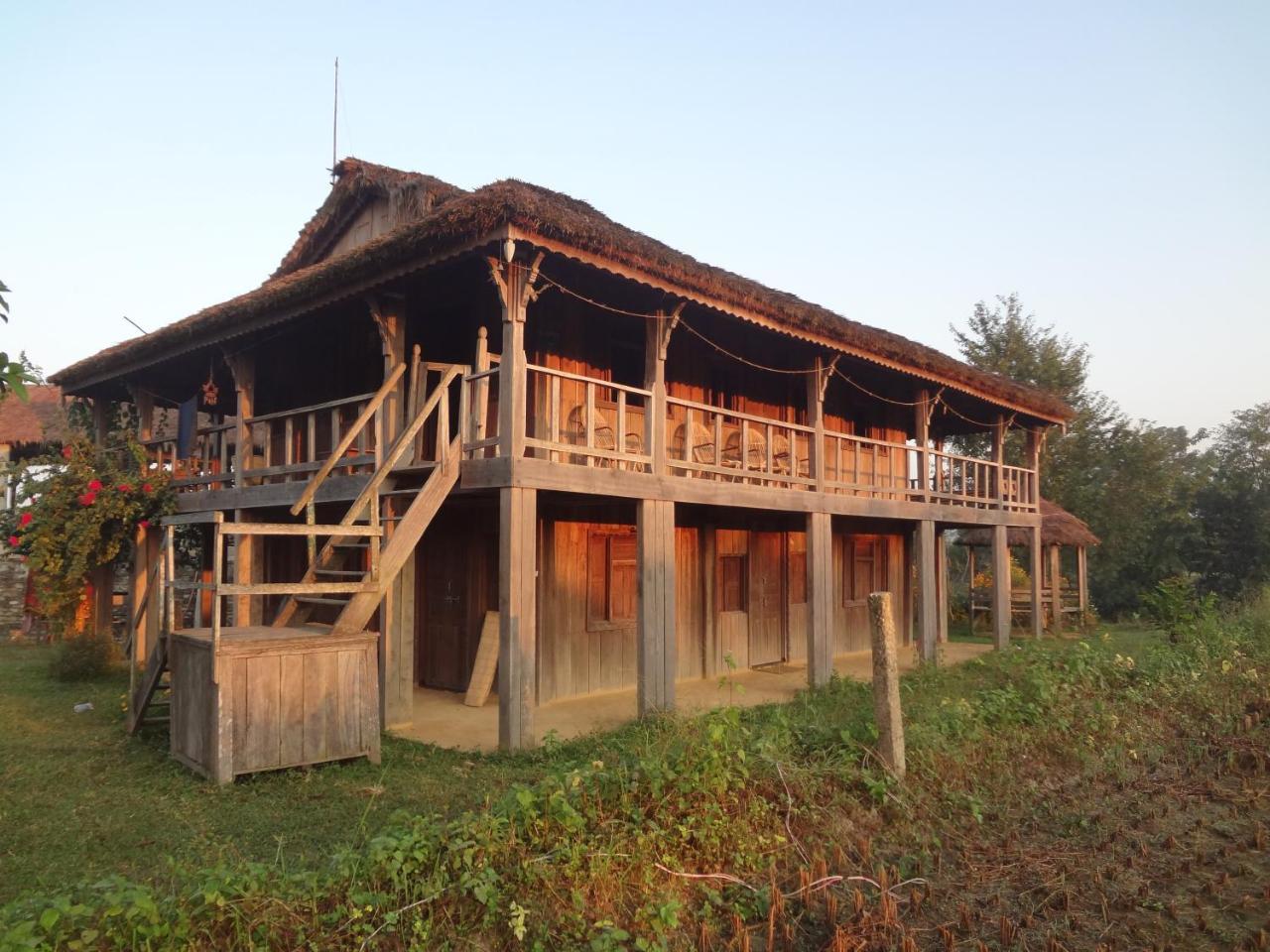 Shanta Ghar A Rustic Guesthouse Chitwan Dış mekan fotoğraf
