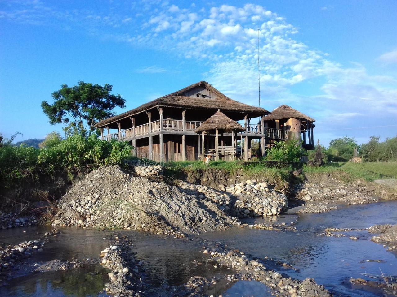 Shanta Ghar A Rustic Guesthouse Chitwan Dış mekan fotoğraf